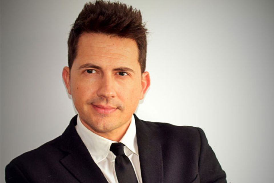 JUAN AYOSO Gou Estilistas