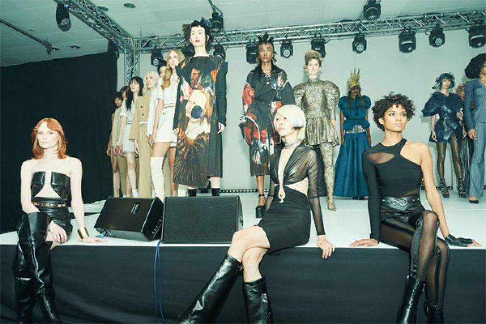 TONI &amp; GUY – Salon Live