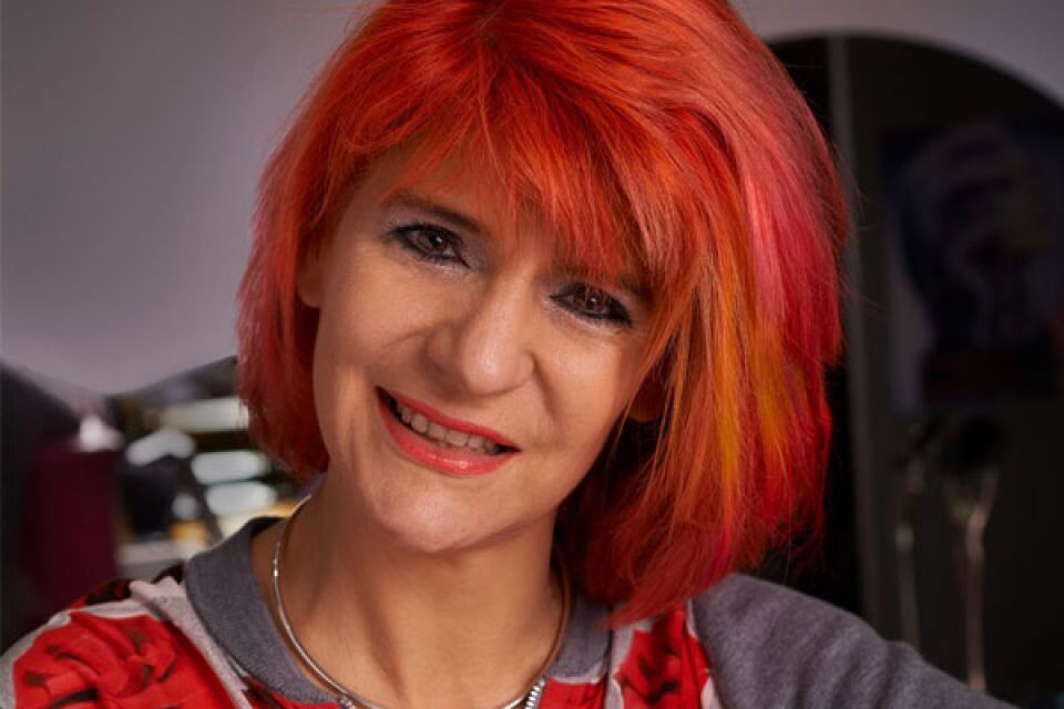 On the armchair: Anne Veck